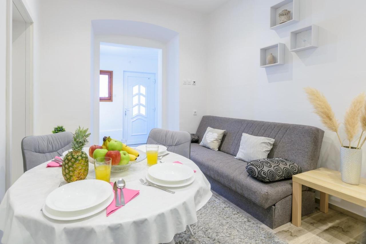 Charming Apartment In Town Center Пула Екстер'єр фото